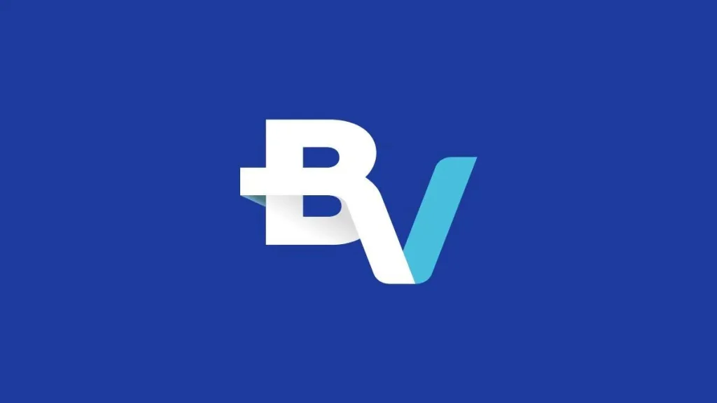 Pessoa avaliando opções de financiamento de veículo